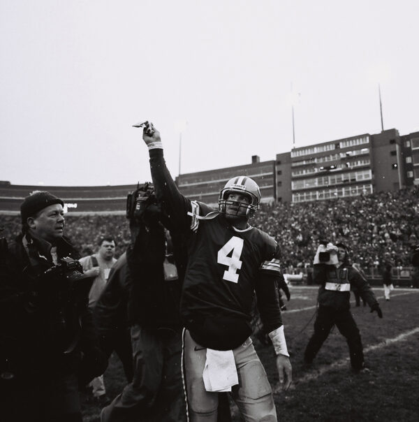 NFL Packers quarterback Brett Favre waves to the crowd