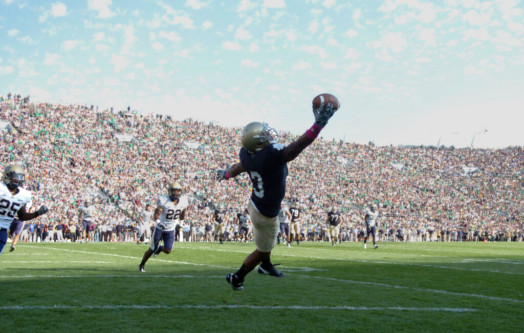Notre Dame Fighting Irish wide receiver makes a one-handed catch