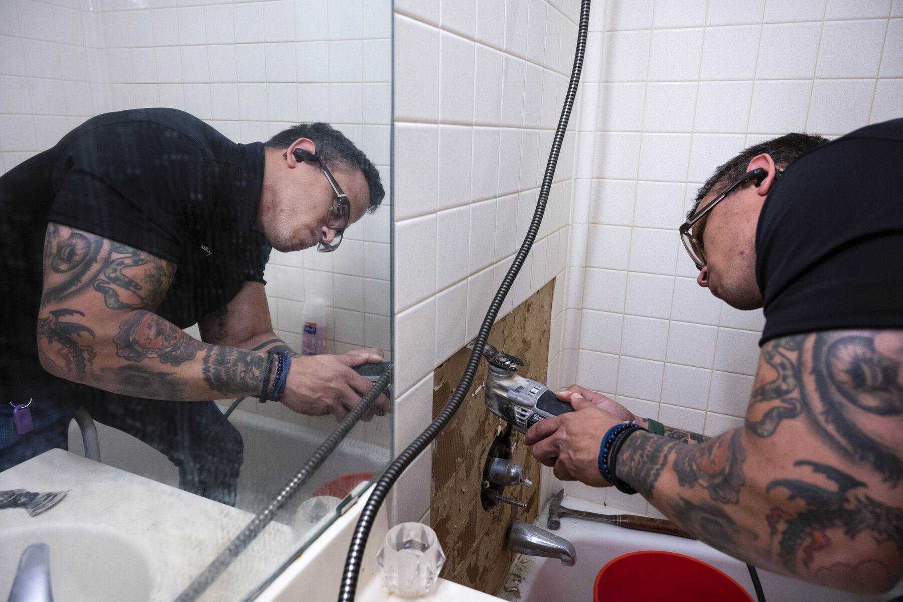 union carpenter with big muscles refurbishing bathroom